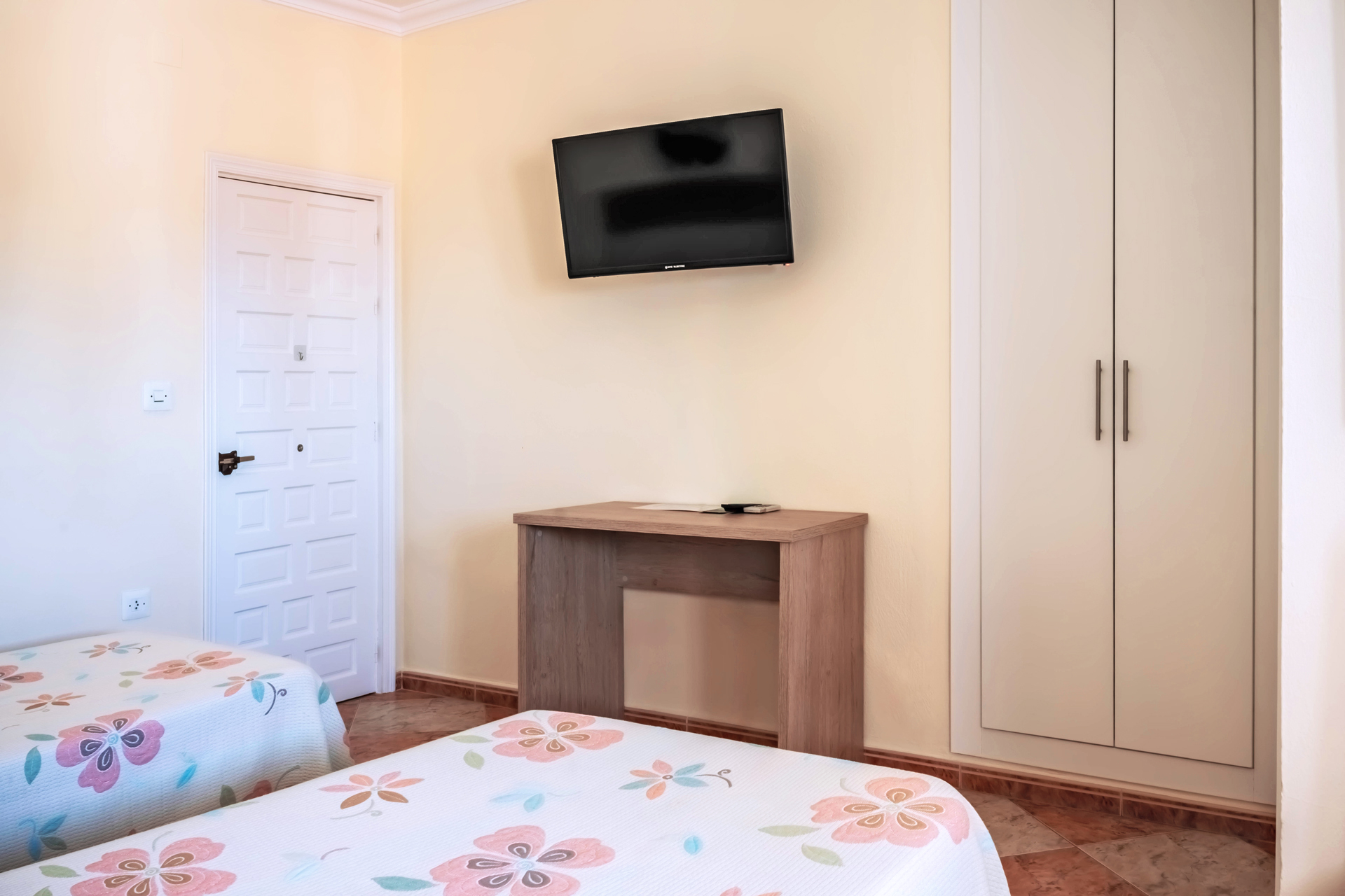 Habitación Doble con 2 Camas Individuales | Hostal Sonrisa del Mar