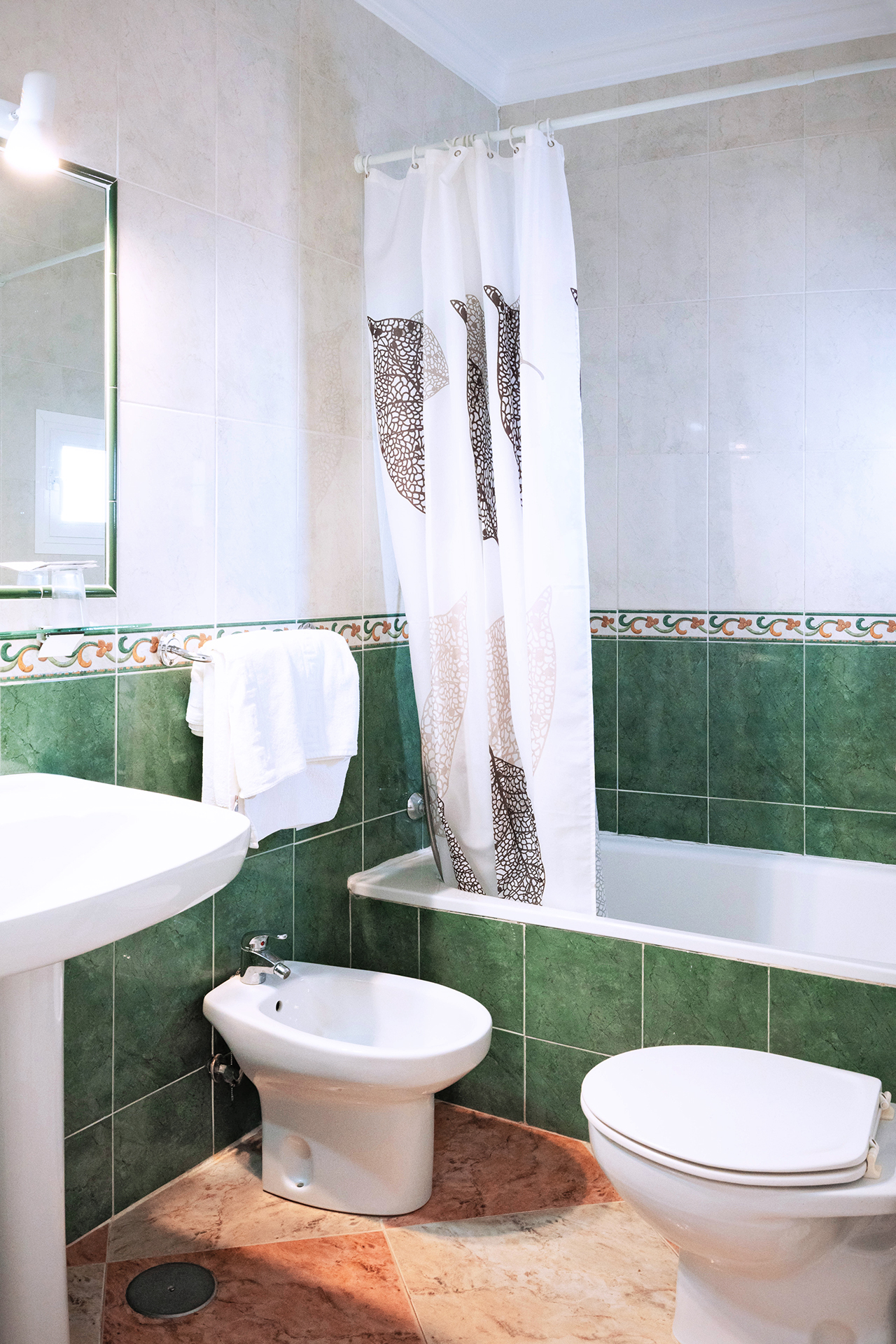 Habitación Doble con 2 Camas Individuales | Baño Privado | Hostal Sonrisa del Mar