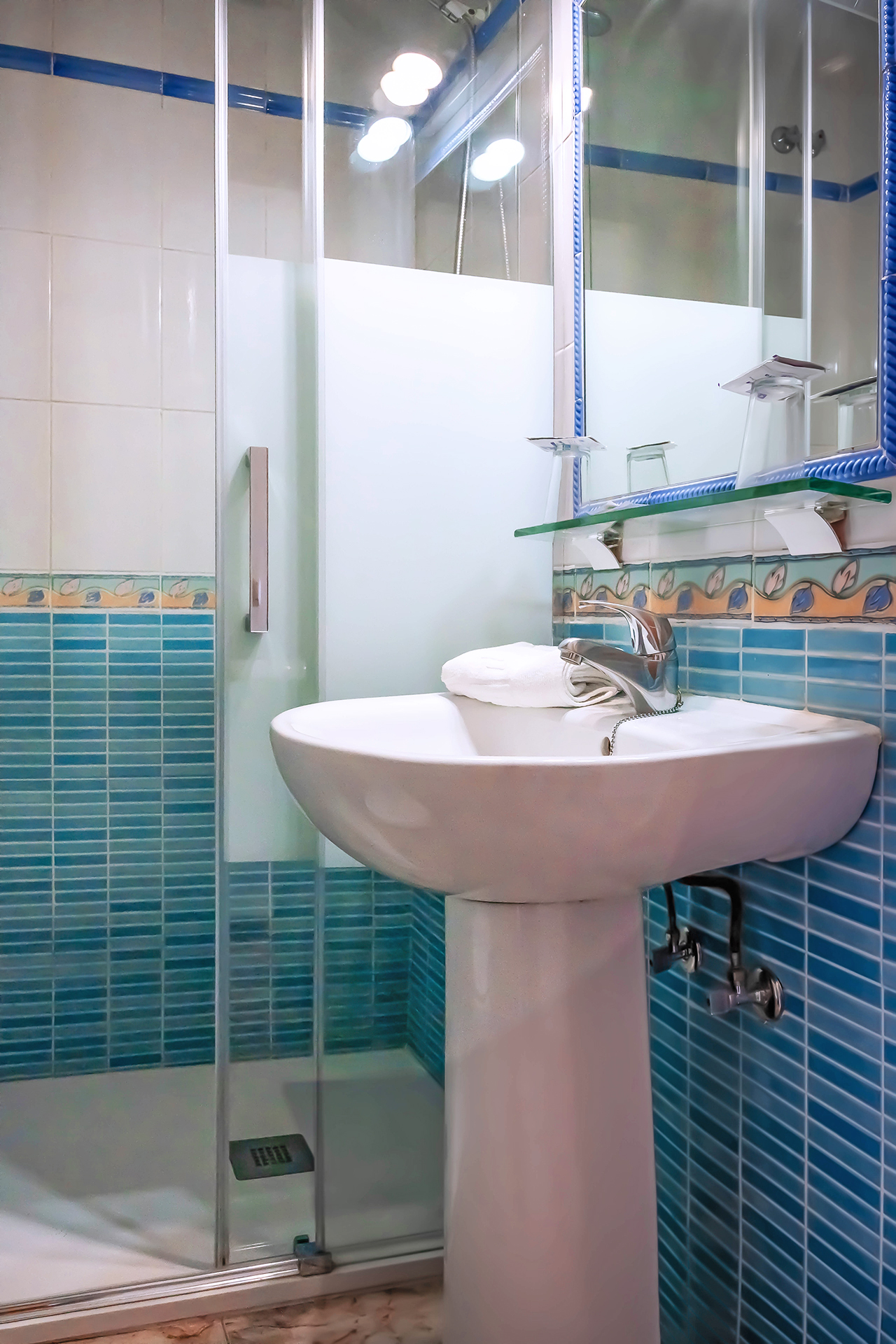 Habitación Doble con Camas Doble | Baño Privado | Hostal Sonrisa del Mar