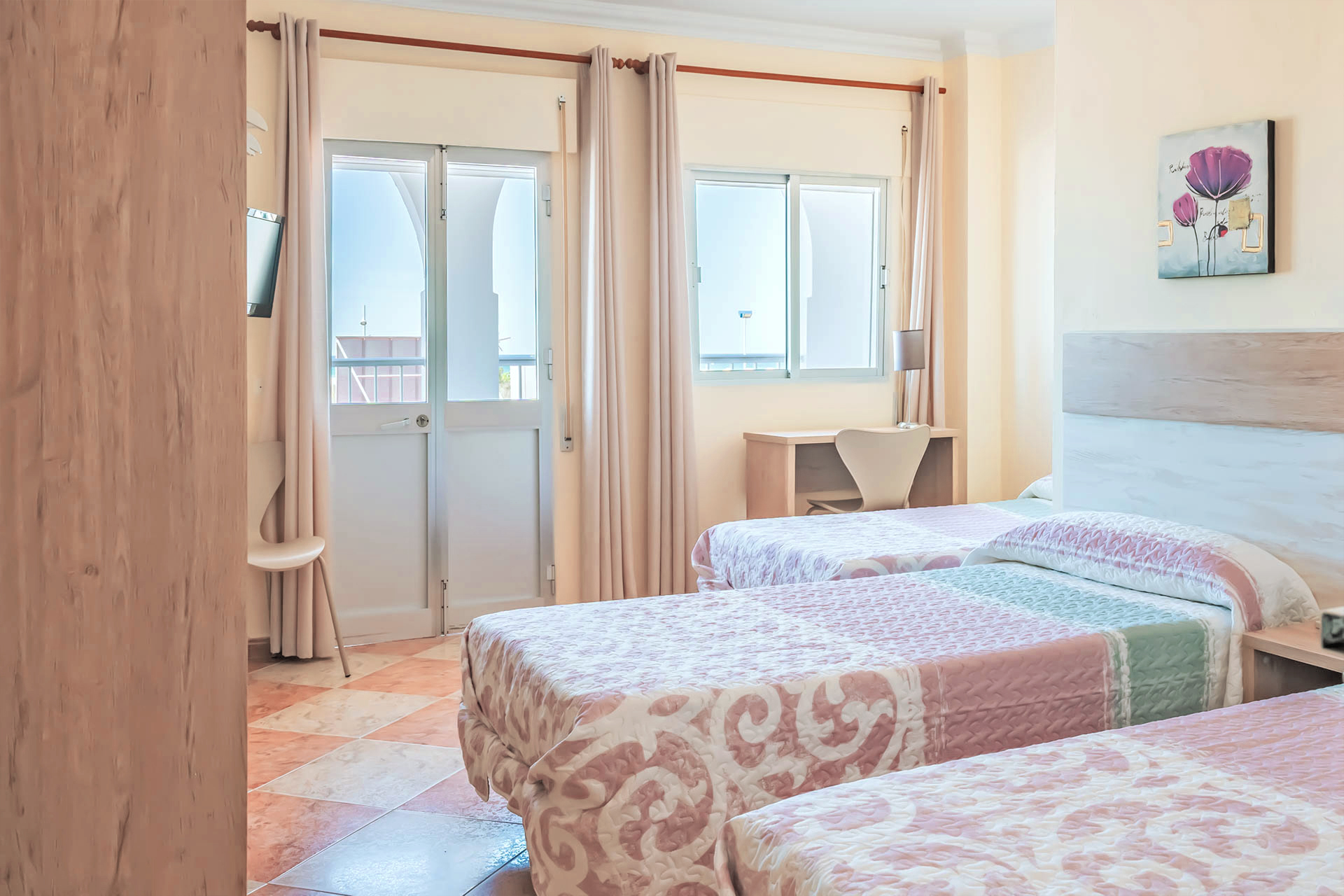 Habitación Triple | Hostal Sonrisa del Mar