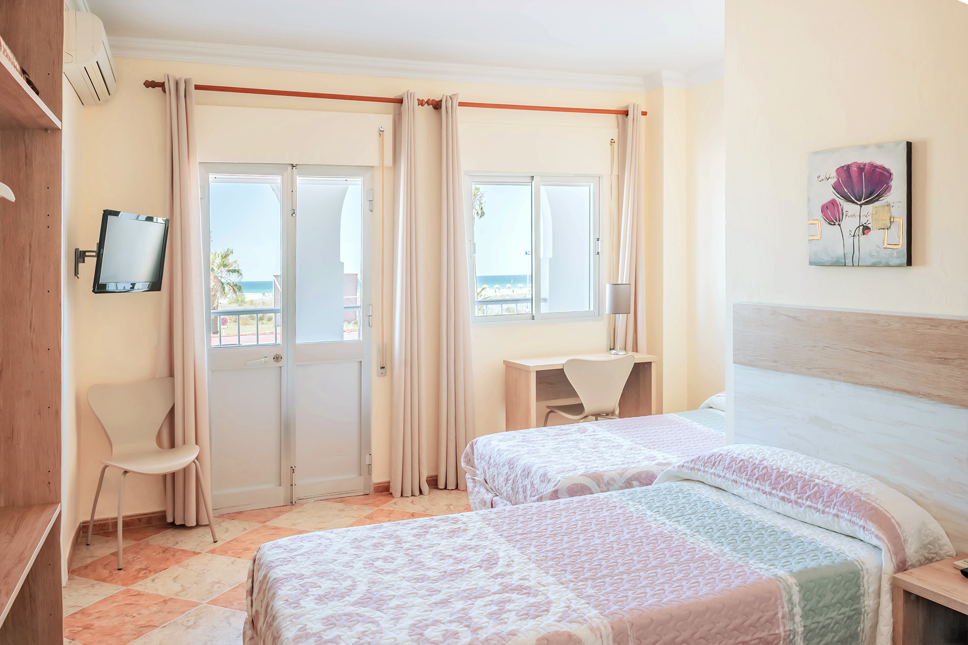 Habitación Triple | Hostal Sonrisa del Mar