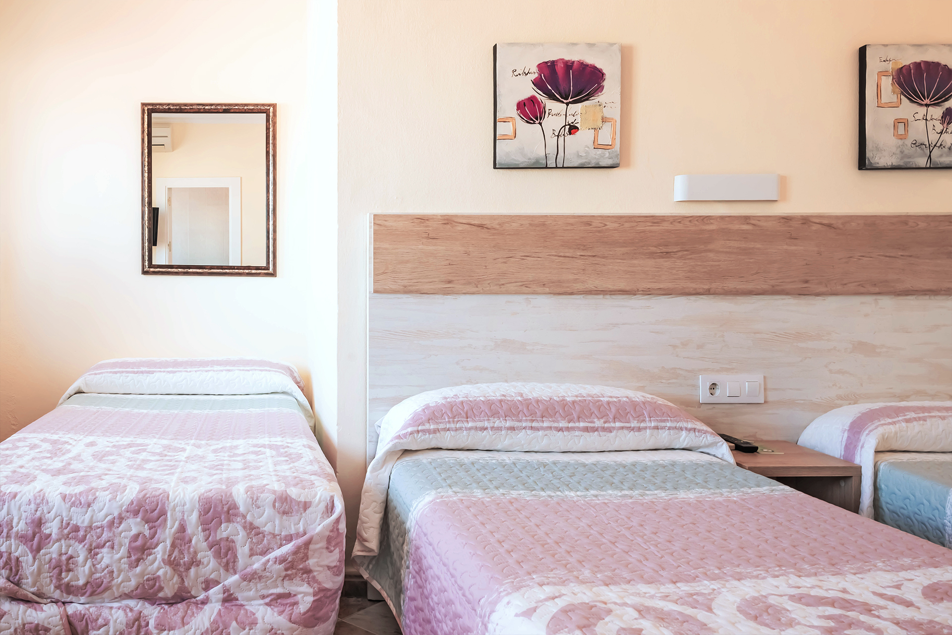 Habitación Triple | Hostal Sonrisa del Mar