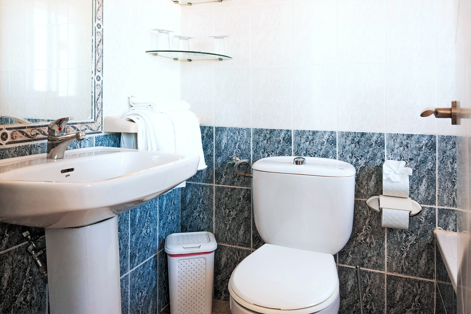 Habitación Triple | Baño Privado | Hostal Sonrisa del Mar