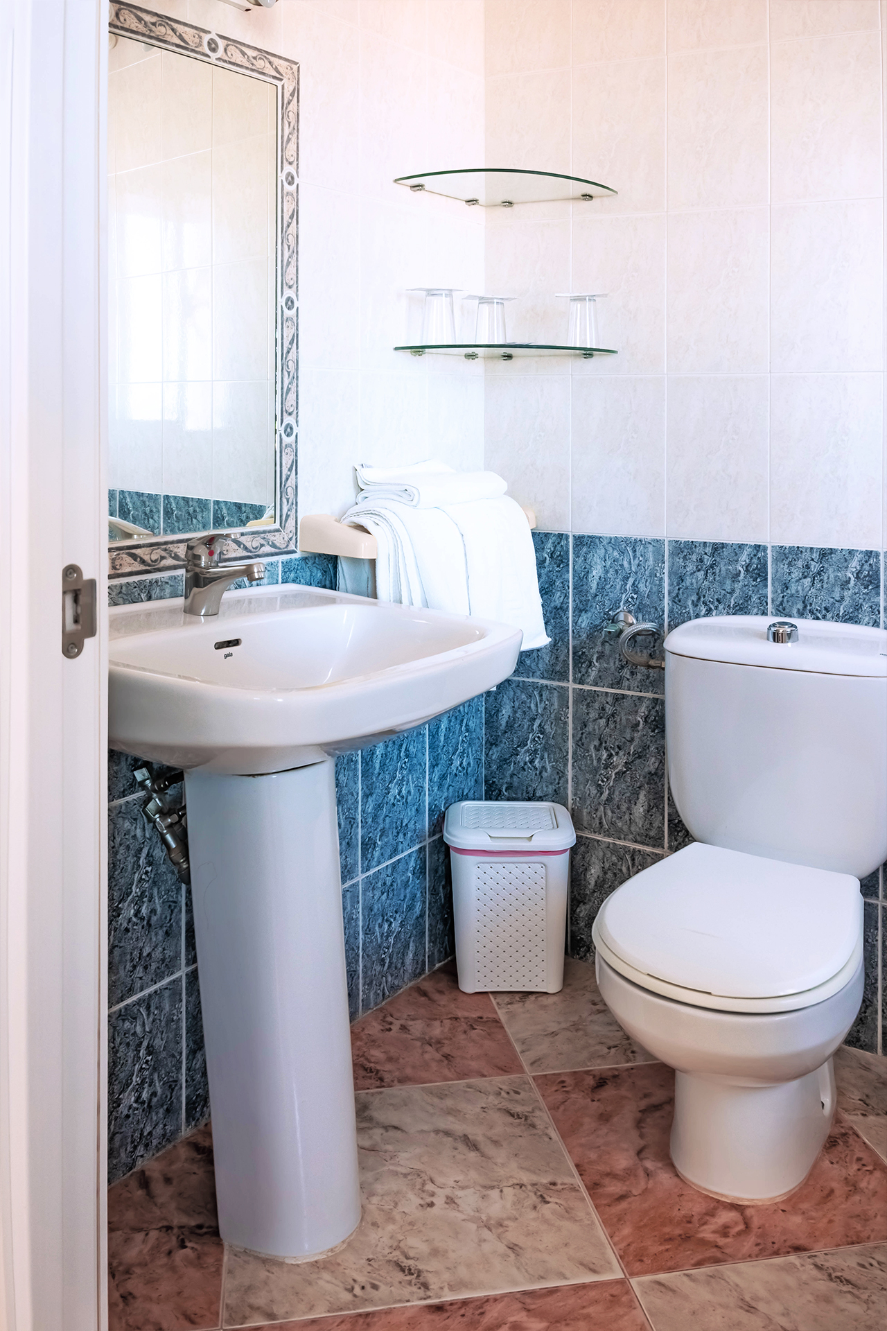 Habitación Triple | Baño Privado | Hostal Sonrisa del Mar